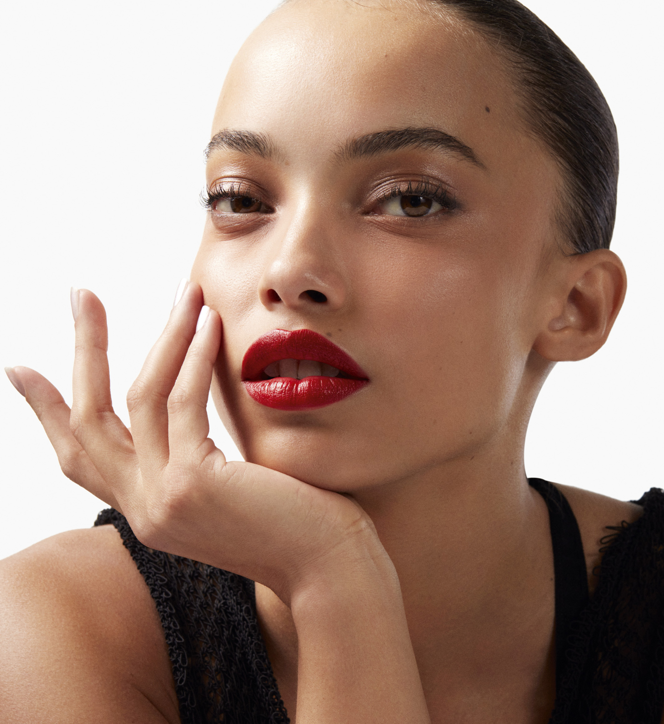 aliana red lips fingers